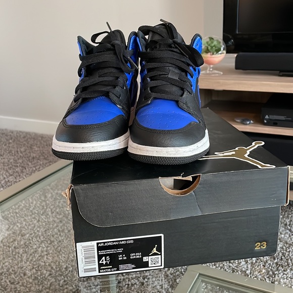 Air Jordan 1 Mid Hyper Royal - Picture 7 of 9